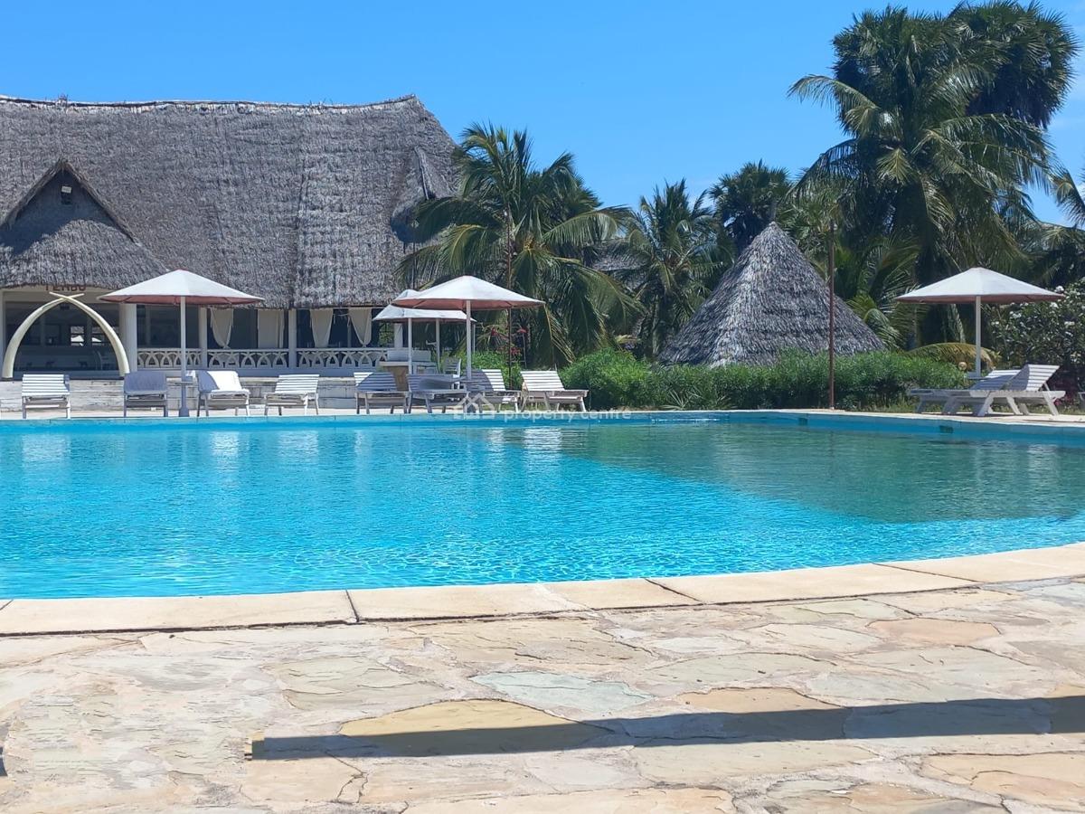 Stylish 3-bedroom Steps From The Beach in Mambrui, Mambrui, Malindi Town, Kilifi, House Short Let
