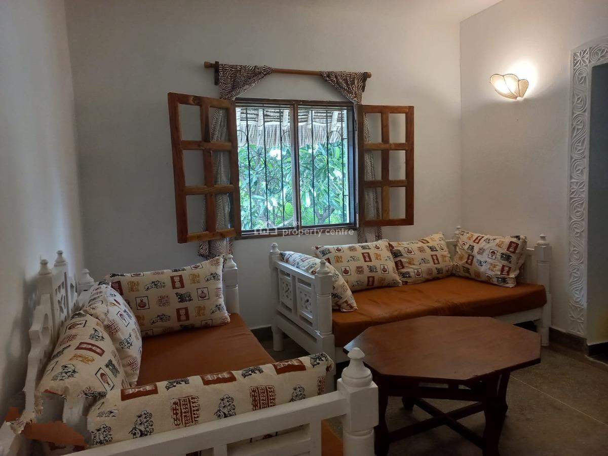 Stylish 3-bedroom Steps From The Beach in Mambrui, Mambrui, Malindi Town, Kilifi, House Short Let