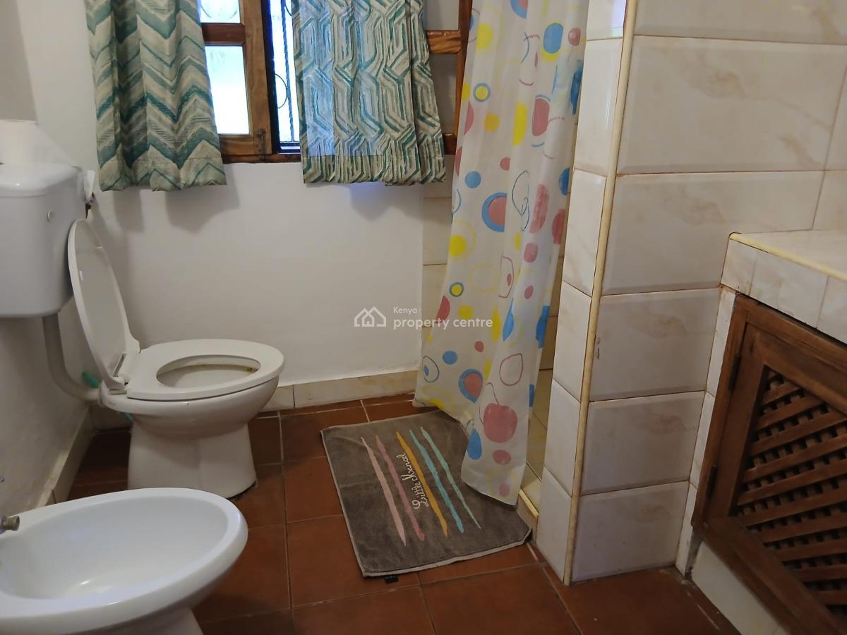 Stylish 3-bedroom Steps From The Beach in Mambrui, Mambrui, Malindi Town, Kilifi, House Short Let