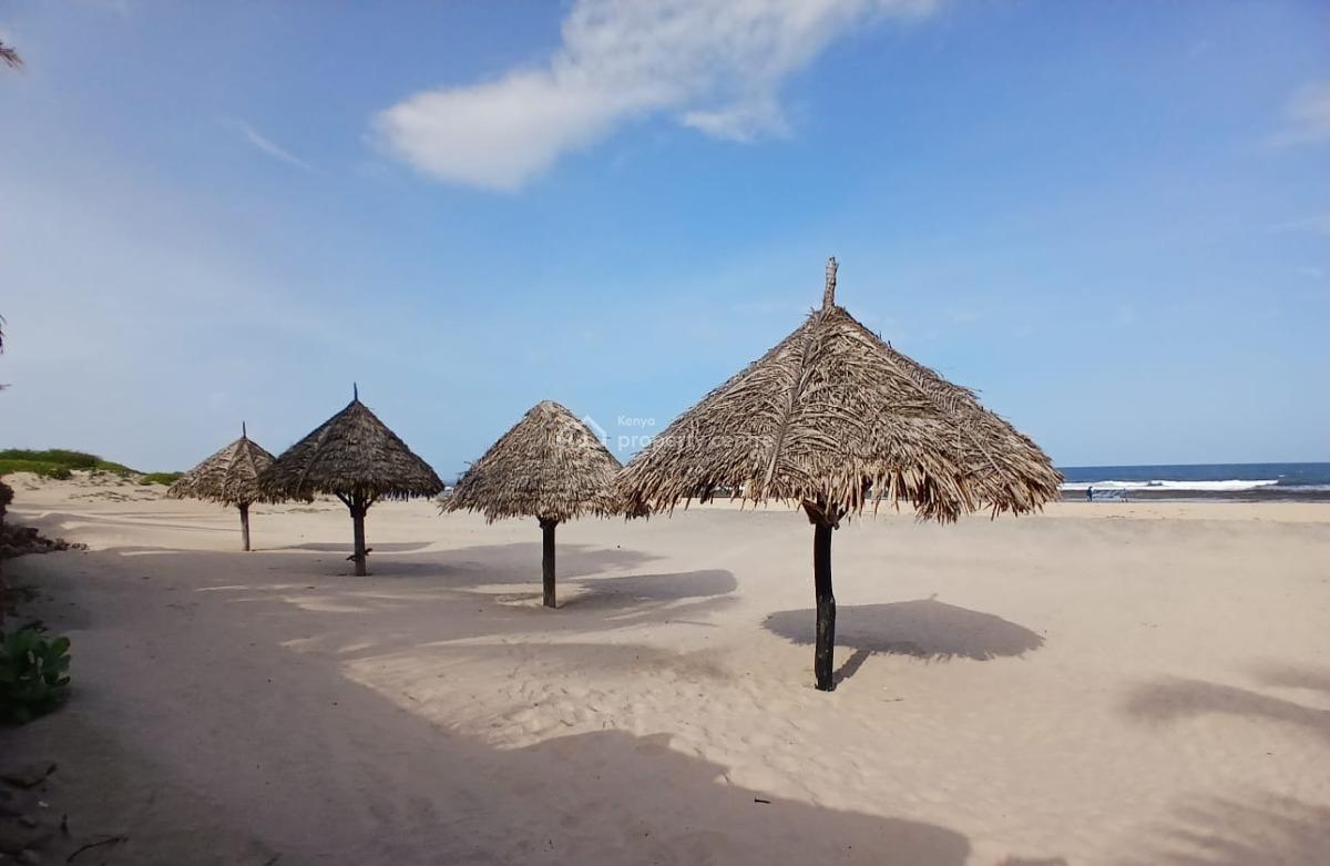 Stylish 3-bedroom Steps From The Beach in Mambrui, Mambrui, Malindi Town, Kilifi, House Short Let