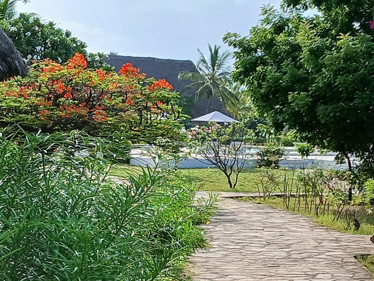 Stylish 3-bedroom Steps From The Beach in Mambrui, Mambrui, Malindi Town, Kilifi, House Short Let