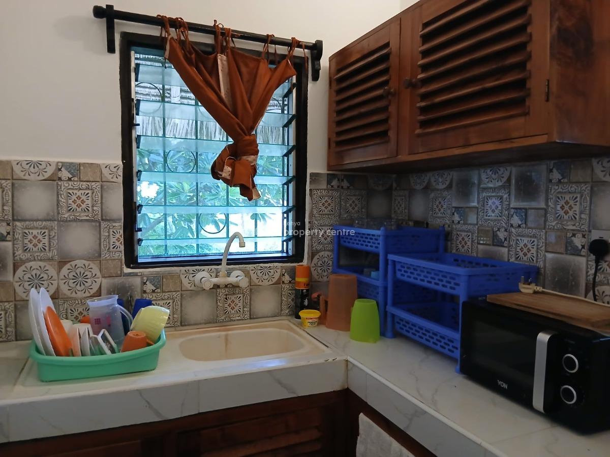 Stylish 3-bedroom Steps From The Beach in Mambrui, Mambrui, Malindi Town, Kilifi, House Short Let