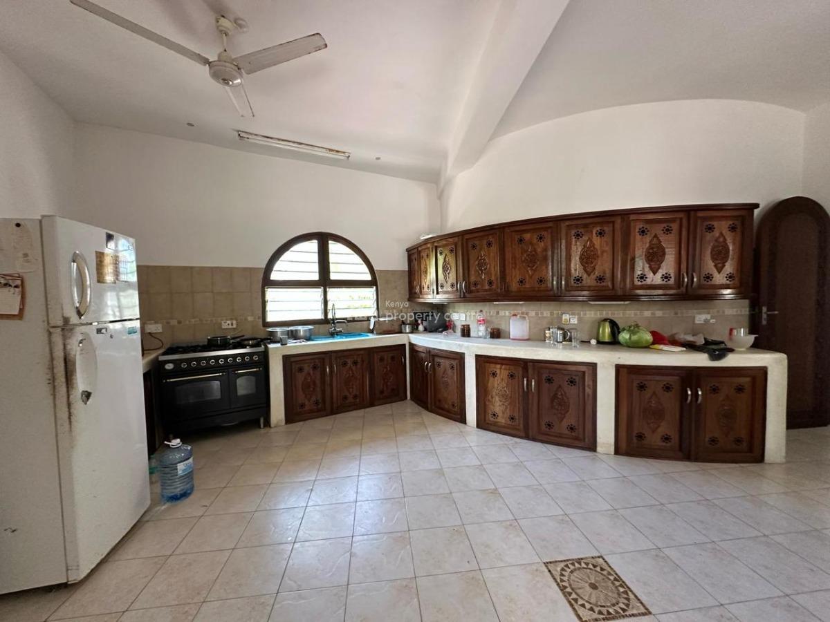 Ultra-luxury 5-bedroom Beachfront on 4 Acres in Watamu, Near Lonno, Watamu, Watamu, Kilifi, Detached Duplex for Sale
