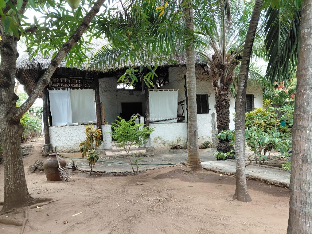 2 Bedrooms and Staff Quarter Sitting on 1/ 4 of an Acre,5 Minutes Walk, Watamu Kilifi, Watamu, Kilifi, Townhouse for Sale