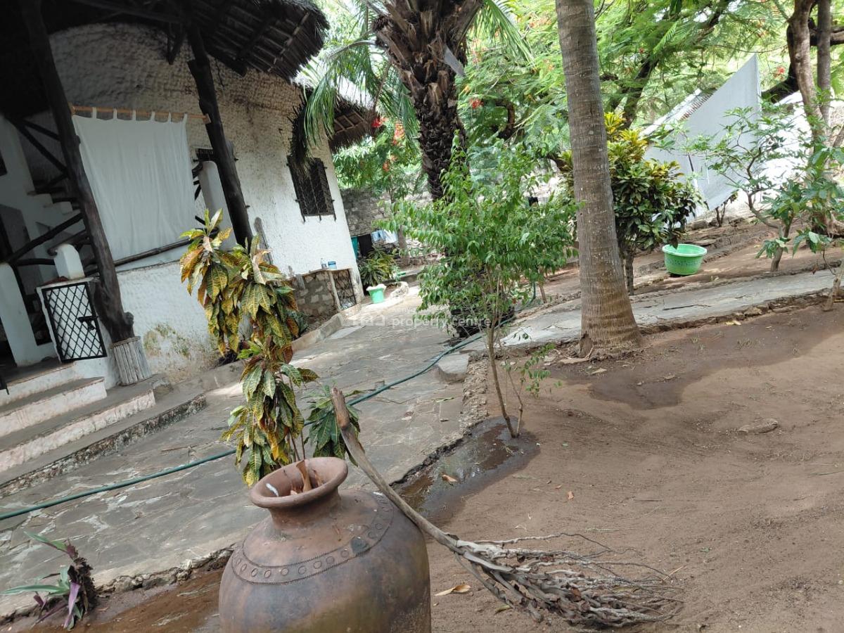 2 Bedrooms and Staff Quarter Sitting on 1/ 4 of an Acre,5 Minutes Walk, Watamu Kilifi, Watamu, Kilifi, Townhouse for Sale