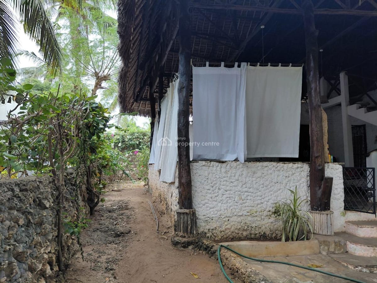 2 Bedrooms and Staff Quarter Sitting on 1/ 4 of an Acre,5 Minutes Walk, Watamu Kilifi, Watamu, Kilifi, Townhouse for Sale