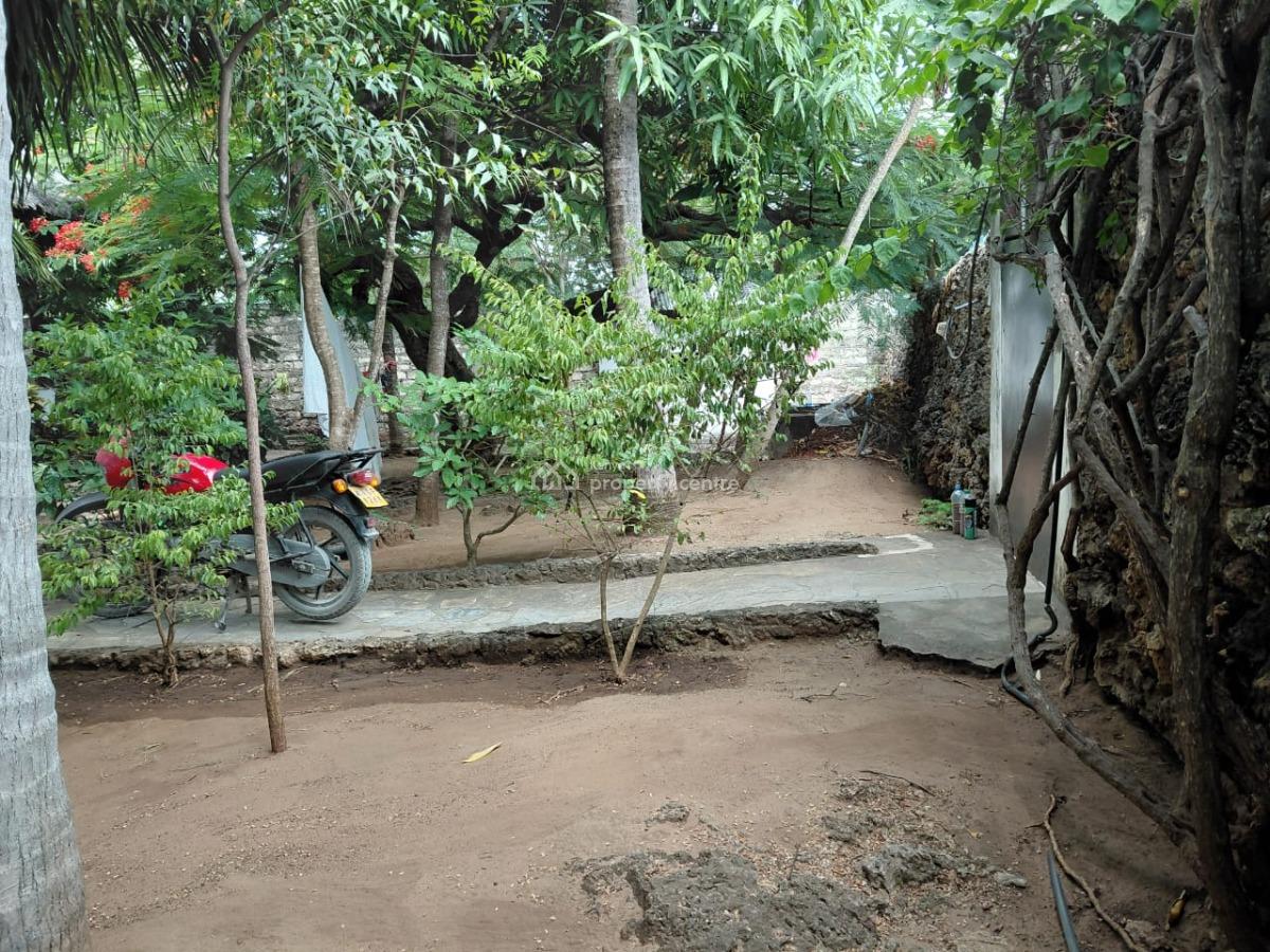 2 Bedrooms and Staff Quarter Sitting on 1/ 4 of an Acre,5 Minutes Walk, Watamu Kilifi, Watamu, Kilifi, Townhouse for Sale