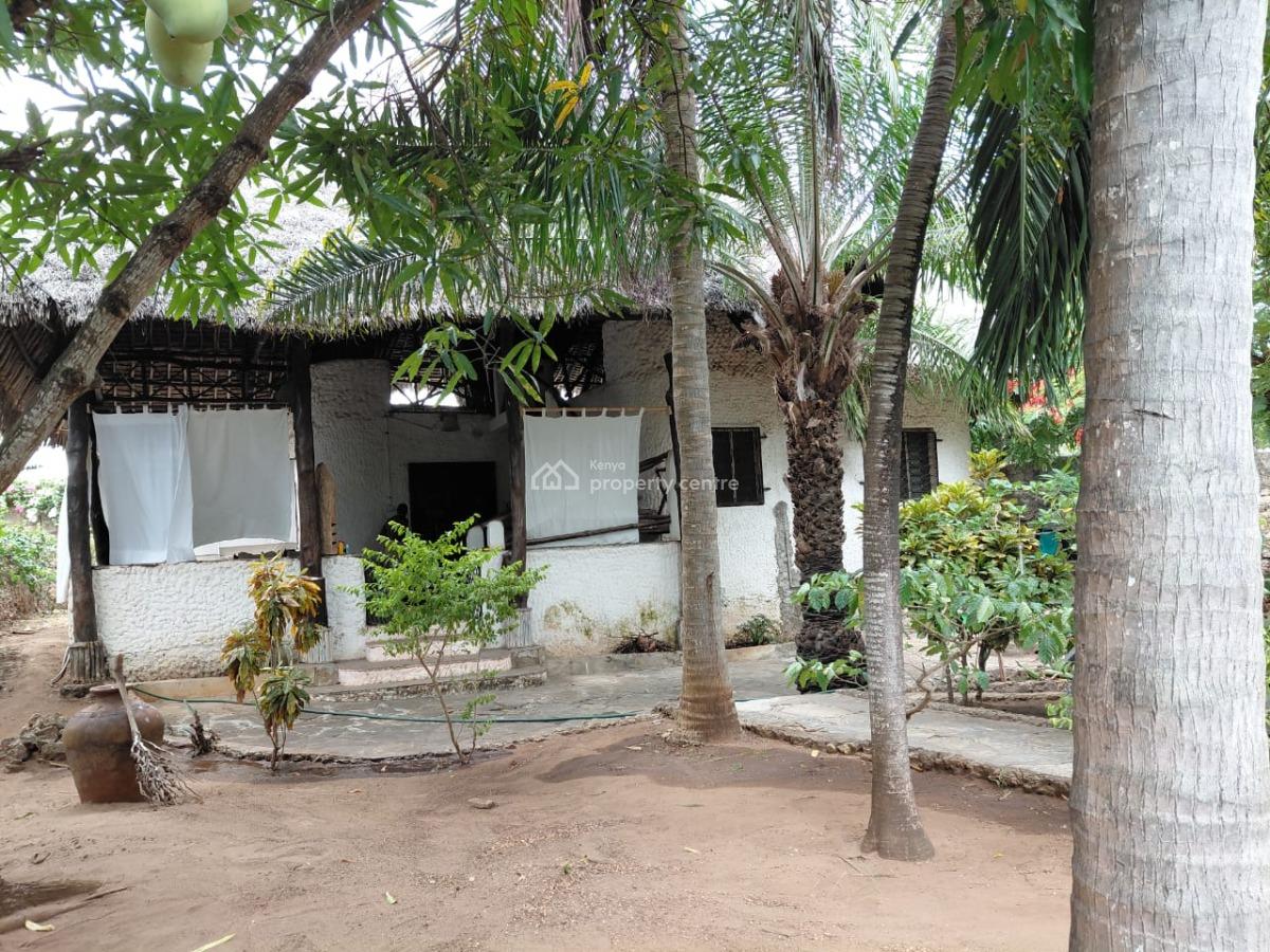 2 Bedrooms and Staff Quarter Sitting on 1/ 4 of an Acre,5 Minutes Walk, Watamu Kilifi, Watamu, Kilifi, Townhouse for Sale