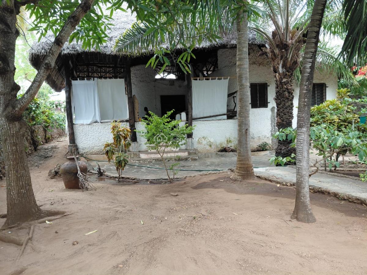2 Bedrooms and Staff Quarter Sitting on 1/ 4 of an Acre,5 Minutes Walk, Watamu Kilifi, Watamu, Kilifi, Townhouse for Sale