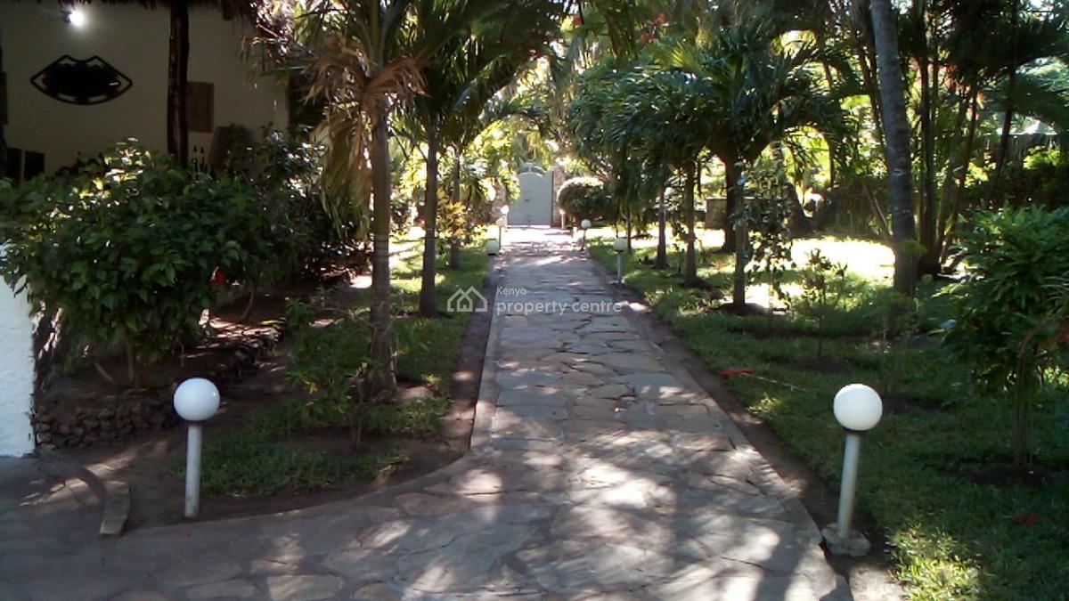 Elegant Standalone 4 Bedrooms Villa with Sq, Kibokoni, Malindi Town, Kilifi, House for Rent