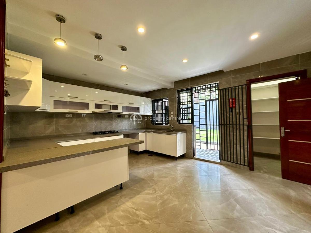 Spacious 5 Bedroom Townhouse with Dsq, Lavington, Nairobi, House for Rent