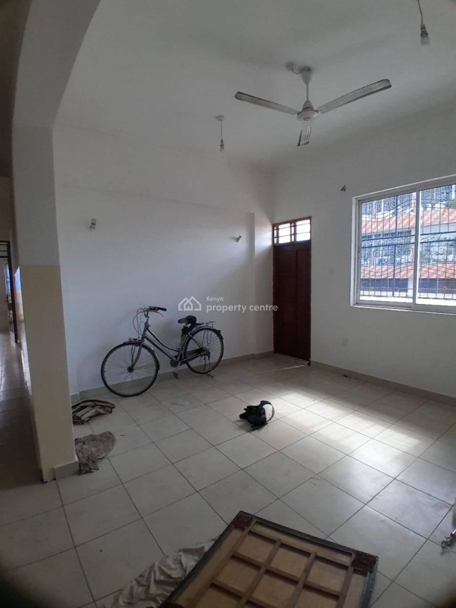 Spacious 3 Bedroom Apartment with Master, Stadium, Magogoni, Mombasa, Apartment for Rent