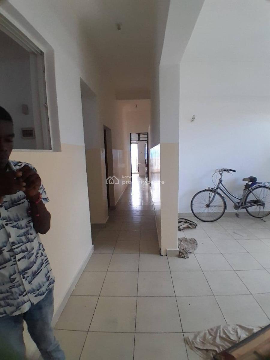 Spacious 3 Bedroom Apartment with Master, Stadium, Magogoni, Mombasa, Apartment for Rent