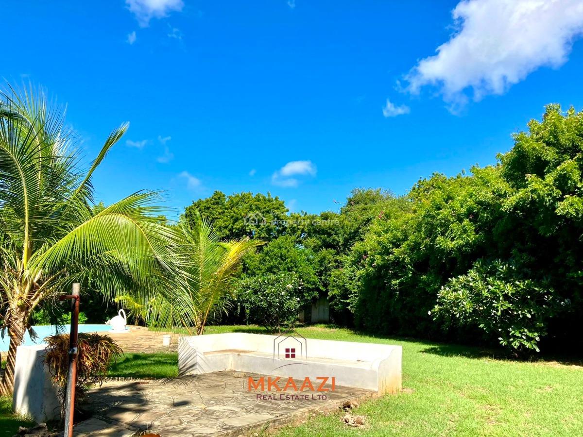 Elegant 3-bedroom Coastal Residence with Private Compound and Pool, P.k Estate, Malindi Town, Kilifi, House for Rent