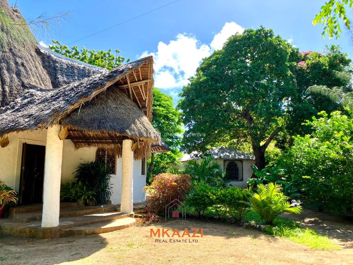 Elegant 3-bedroom Coastal Residence with Private Compound and Pool, P.k Estate, Malindi Town, Kilifi, House for Rent