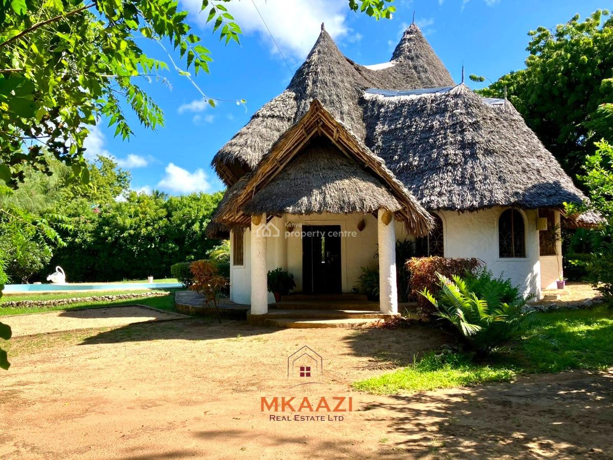 Elegant 3-bedroom Coastal Residence with Private Compound and Pool, P.k Estate, Malindi Town, Kilifi, House for Rent