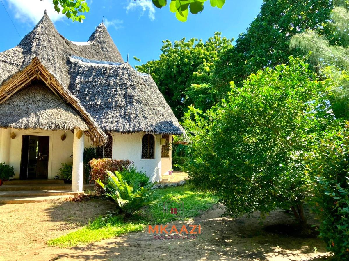 Elegant 3-bedroom Coastal Residence with Private Compound and Pool, P.k Estate, Malindi Town, Kilifi, House for Rent