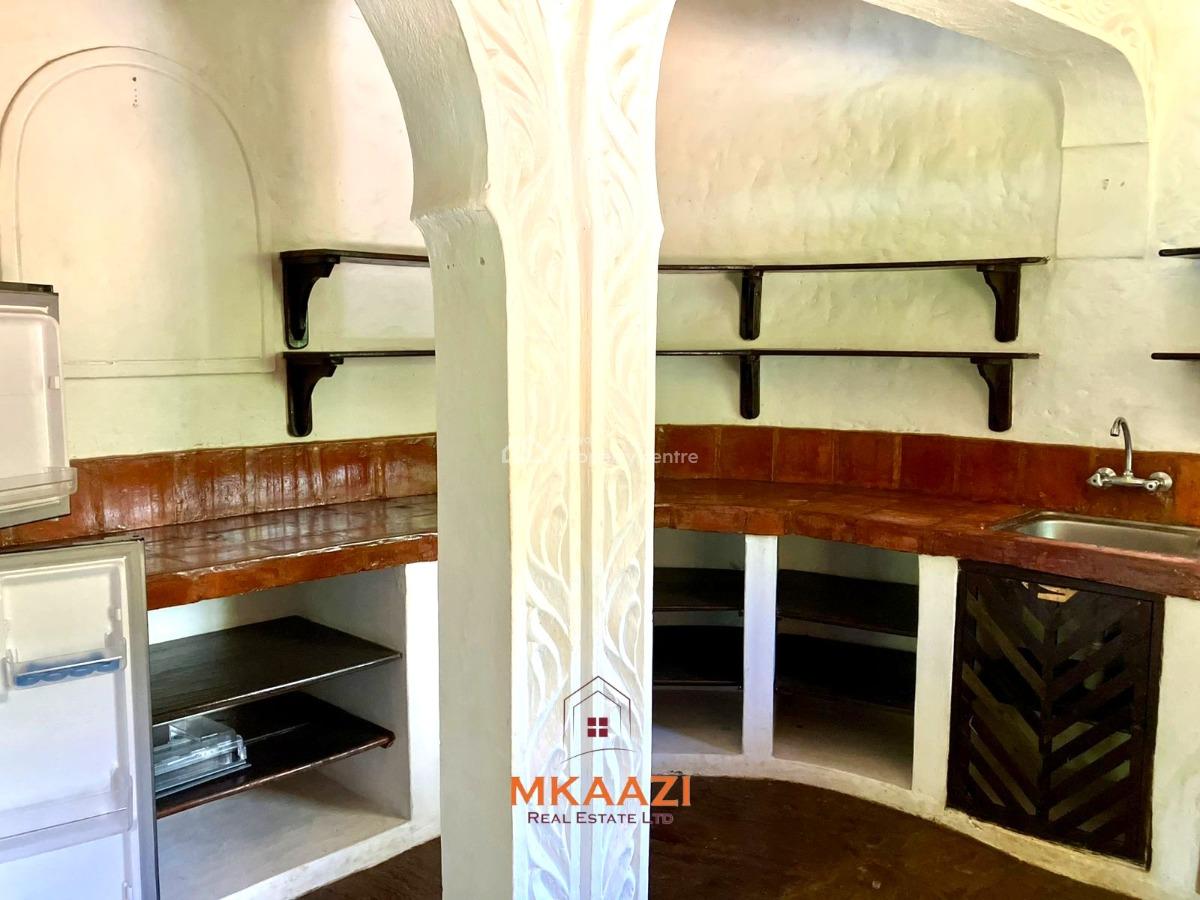 Elegant 3-bedroom Coastal Residence with Private Compound and Pool, P.k Estate, Malindi Town, Kilifi, House for Rent