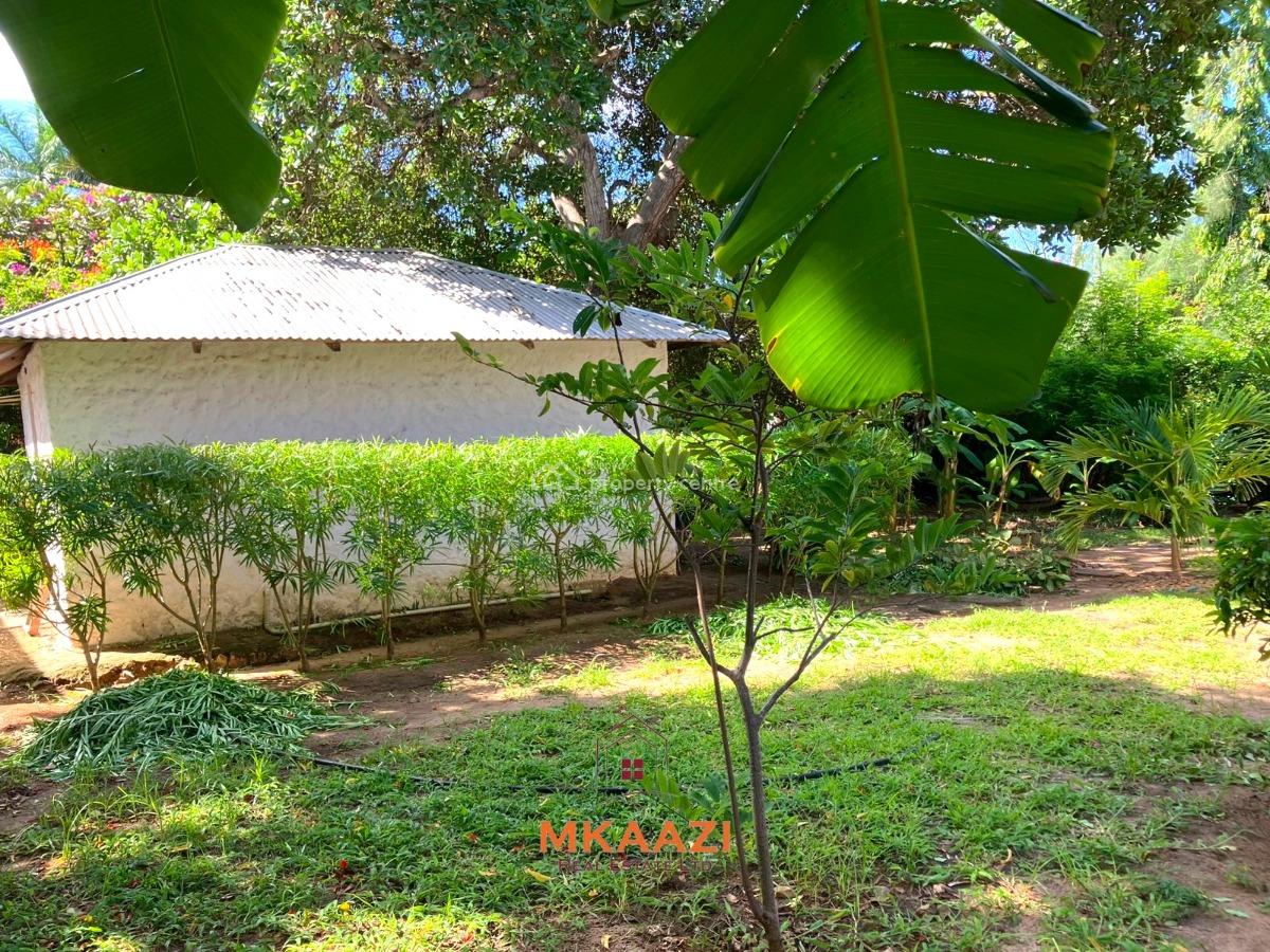 Elegant 3-bedroom Coastal Residence with Private Compound and Pool, P.k Estate, Malindi Town, Kilifi, House for Rent