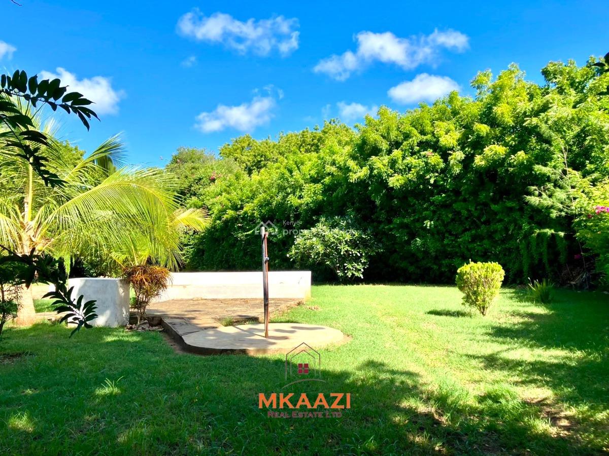 Elegant 3-bedroom Coastal Residence with Private Compound and Pool, P.k Estate, Malindi Town, Kilifi, House for Rent