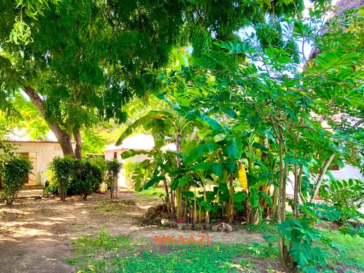 Elegant 3-bedroom Coastal Residence with Private Compound and Pool, P.k Estate, Malindi Town, Kilifi, House for Rent
