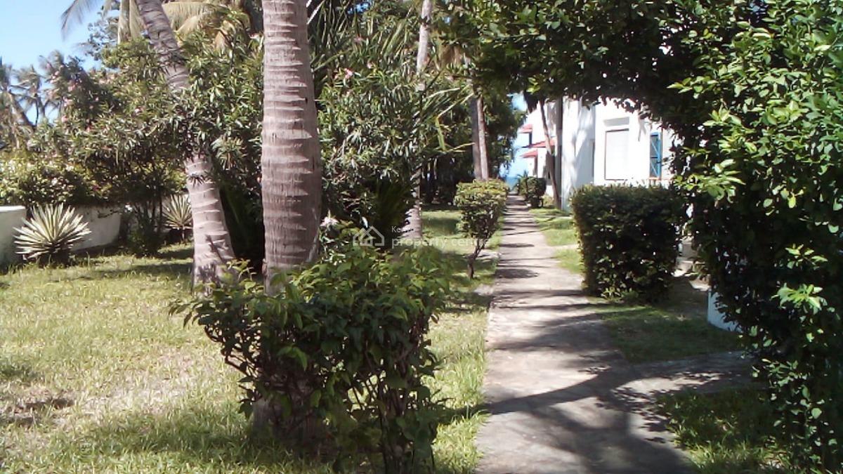 Luxury Beachfront 2-bedroom in Oasis Village Malindi, Silversand Rd, Malindi Town, Kilifi, Apartment Short Let