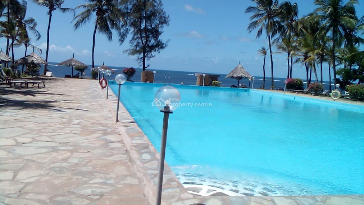Luxury Beachfront 2-bedroom in Oasis Village Malindi, Silversand Rd, Malindi Town, Kilifi, Apartment Short Let