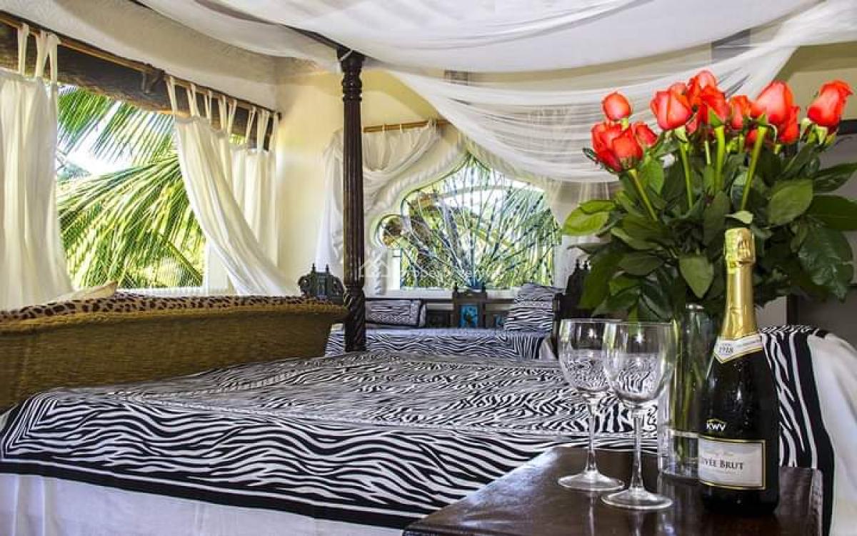 3 Star Beachfront Resort Property Sitting on a White Sandy 2., Kwale Ukunda Diani Beach, Ukunda, Kwale, Hotel / Guest House for Sale