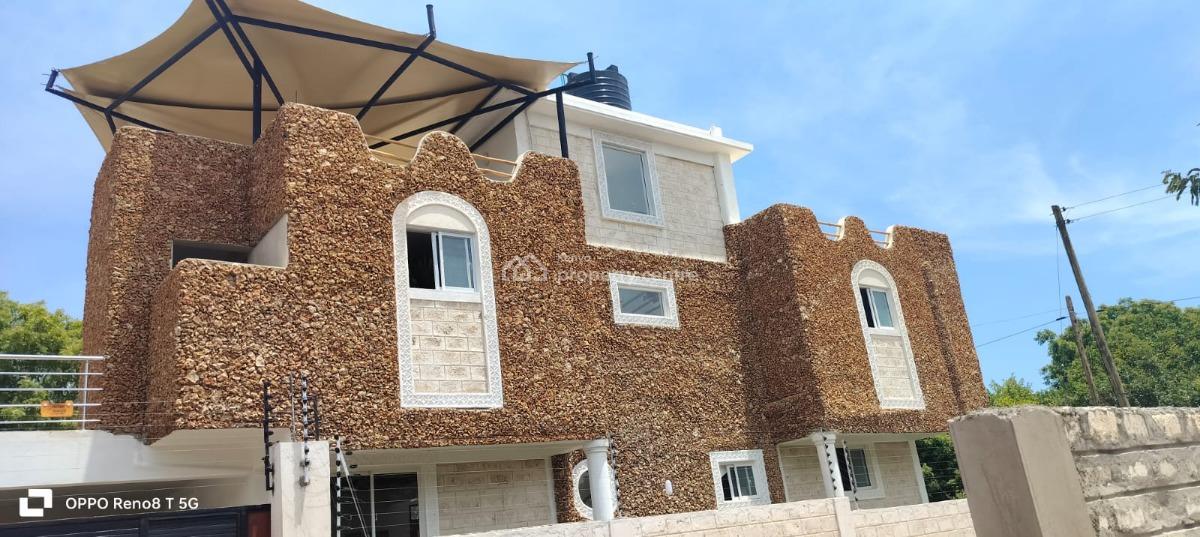 6 Bedrooms Villa with a Swimming Pool Sitting on a Quarter Acre Plot S, Diani Beach, Ukunda, Kwale, Townhouse for Sale