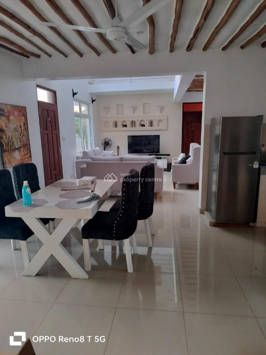 6 Bedrooms Villa with a Swimming Pool Sitting on a Quarter Acre Plot S, Diani Beach, Ukunda, Kwale, Townhouse for Sale