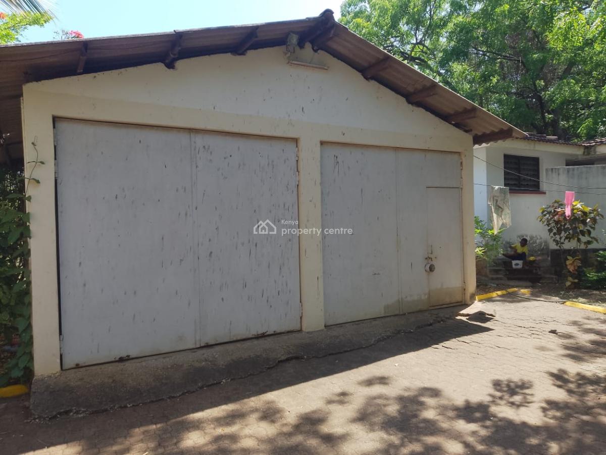 4 Bedroom House on a Half Acre a Long Links Road in Mombasa -, Nyali Mombasa, Nyali, Mombasa, Townhouse for Sale