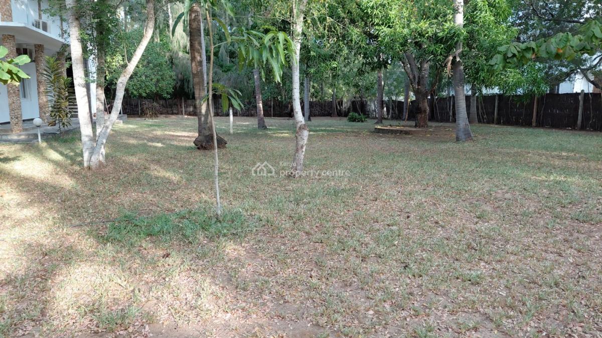 5 Bedroom in Garoda Watamu 1 Acre Plot and Large Swimming Pool Asking, Watamu Garoda, Watamu, Kilifi, Townhouse for Sale
