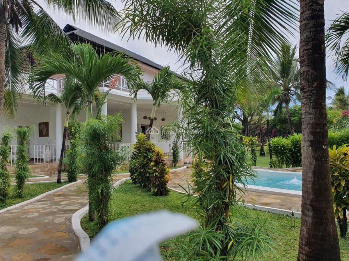 4 Bedroom House Sitting on 1/2 Acre Plot in Malindi Causorina. Ample P, Malindi Kilifi, Malindi Town, Kilifi, Townhouse for Sale