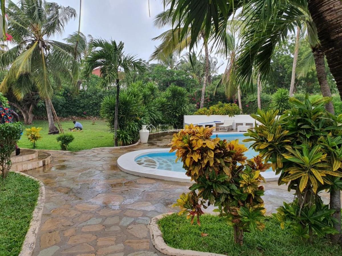 4 Bedroom House Sitting on 1/2 Acre Plot in Malindi Causorina. Ample P, Malindi Kilifi, Malindi Town, Kilifi, Townhouse for Sale