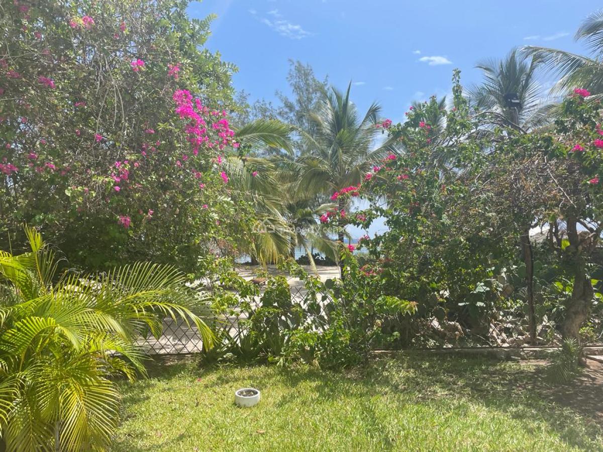 5 Bedrooms Villa Sitting on a Half Acre Beachfront Property I, Diani Beach, Ukunda, Kwale, Townhouse for Sale