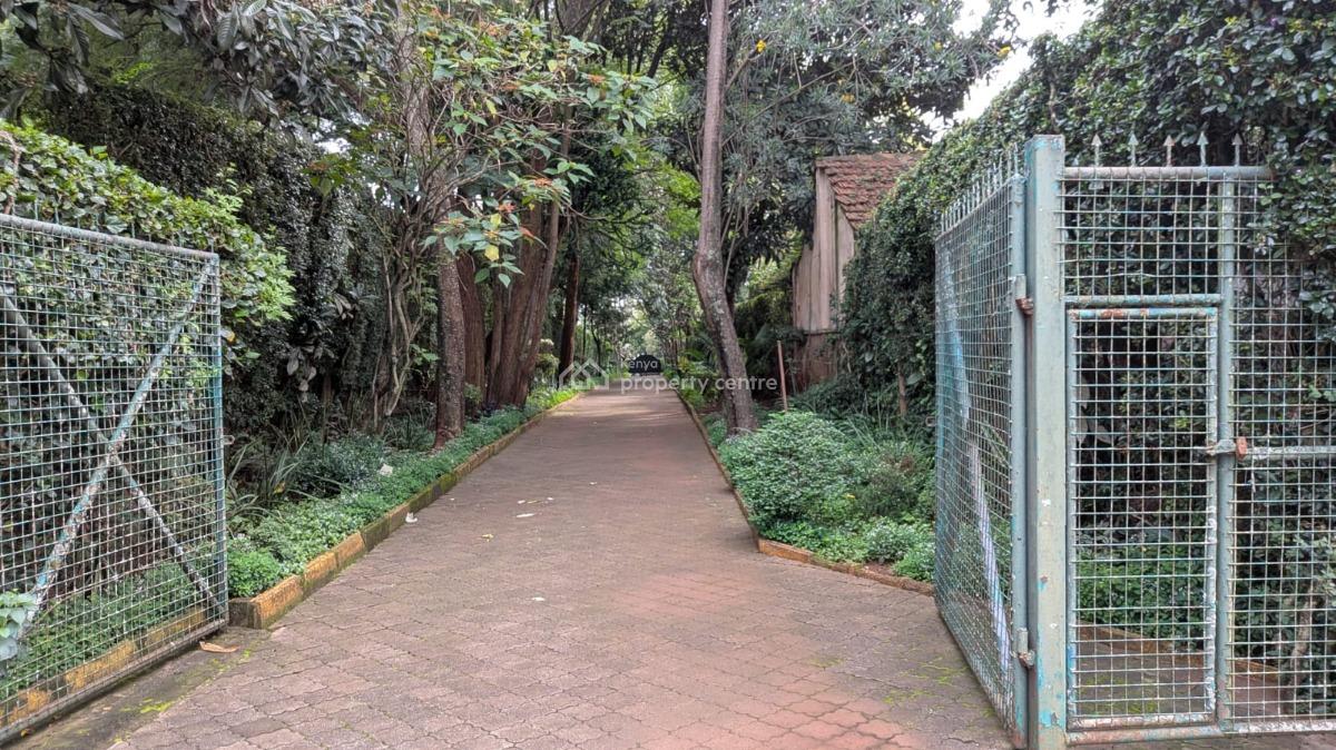 an Elegant 0.75 Acres Flat Land Suitable for Villas/home, Mugumo Road, Lavington, Nairobi, Land for Sale
