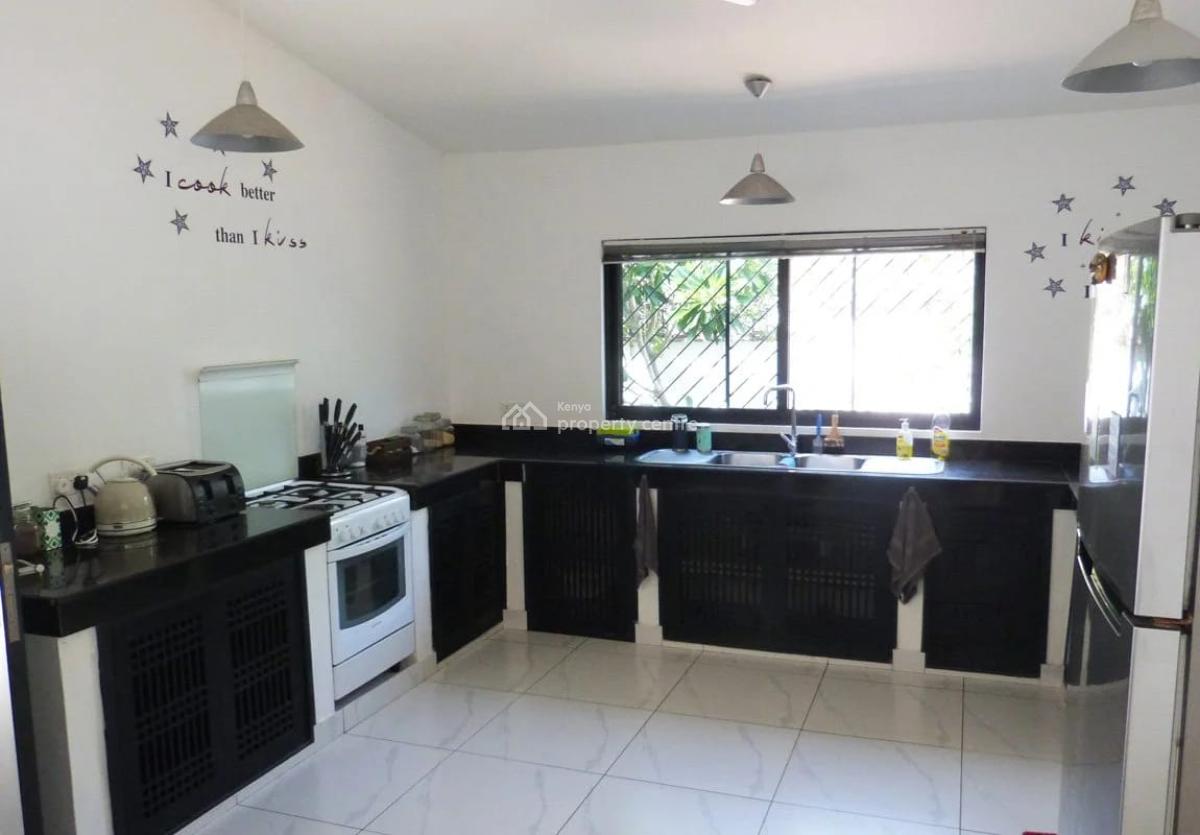 4 Bedrooms Sitting on 1/2 of an Acre Plot with a Very Big Garage for 5, Kilifi Watamu, Watamu, Kilifi, Townhouse for Sale