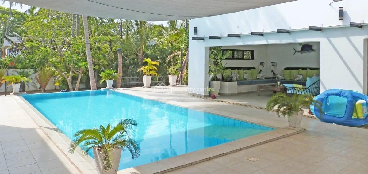 4 Bedrooms Sitting on 1/2 of an Acre Plot with a Very Big Garage for 5, Kilifi Watamu, Watamu, Kilifi, Townhouse for Sale
