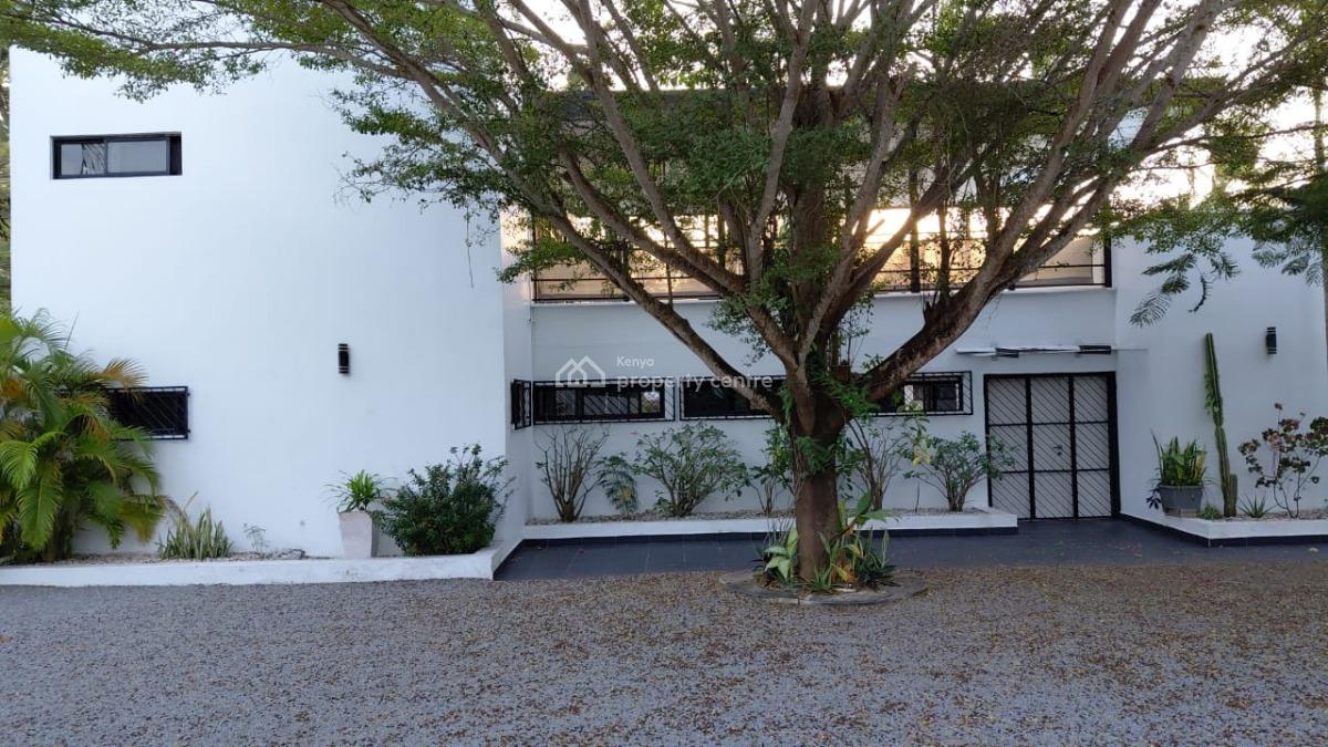 4 Bedrooms Sitting on 1/2 of an Acre Plot with a Very Big Garage for 5, Kilifi Watamu, Watamu, Kilifi, Townhouse for Sale
