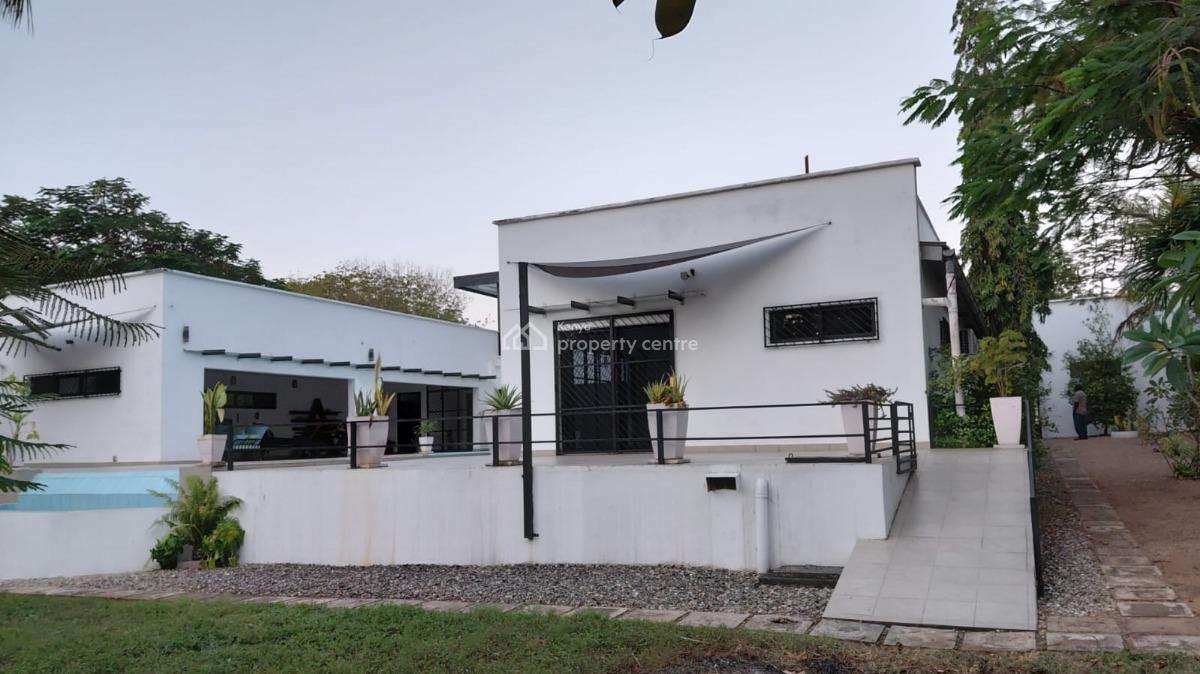 4 Bedrooms Sitting on 1/2 of an Acre Plot with a Very Big Garage for 5, Kilifi Watamu, Watamu, Kilifi, Townhouse for Sale