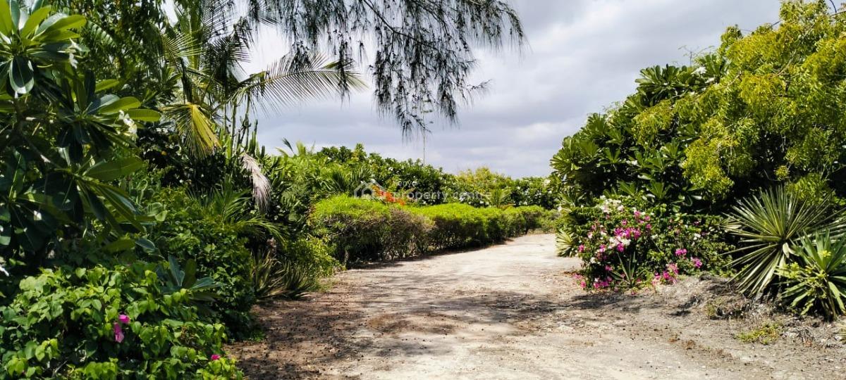 4 Bedrooms Ensuite Sitting on 4acres of Land Beach Front Located in Wa, Watamu, Watamu, Kilifi, Townhouse for Sale