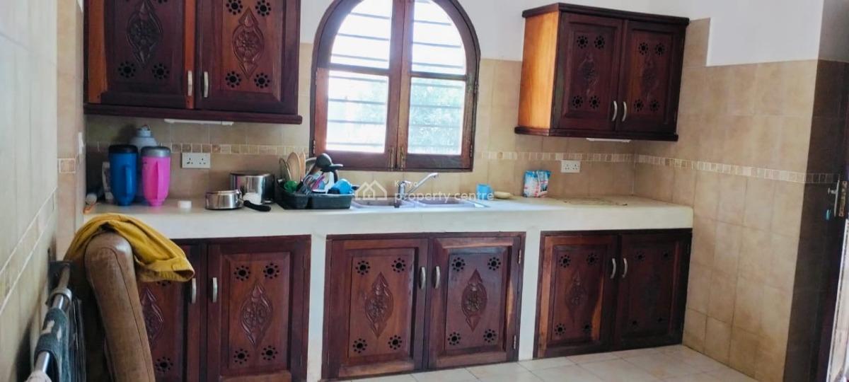 4 Bedrooms Ensuite Sitting on 4acres of Land Beach Front Located in Wa, Watamu, Watamu, Kilifi, Townhouse for Sale