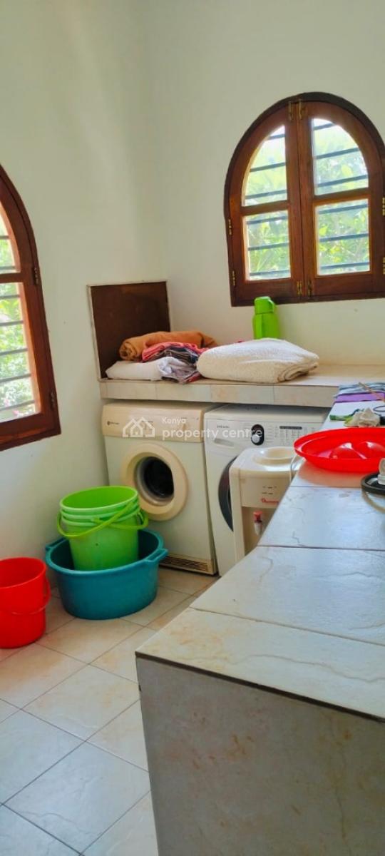 4 Bedrooms Ensuite Sitting on 4acres of Land Beach Front Located in Wa, Watamu, Watamu, Kilifi, Townhouse for Sale