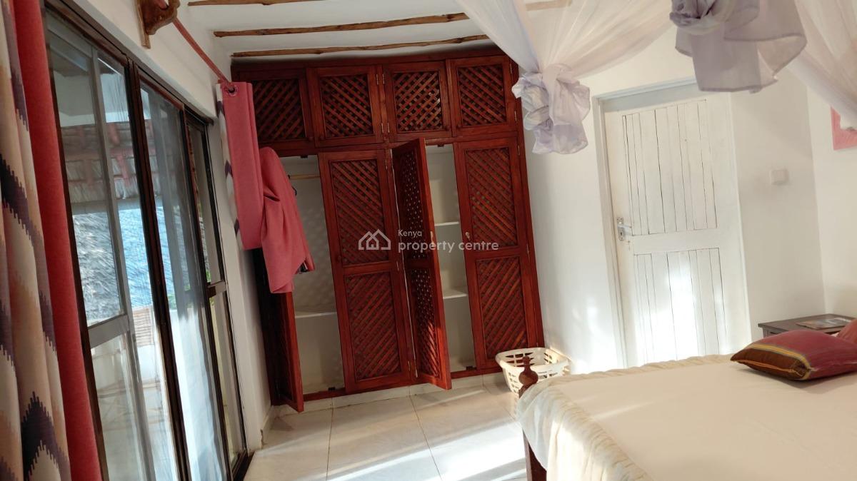 5 Bedroom in Garoda Watamu 1 Acre Plot and Large Swimming Pool Asking, Watamu, Watamu, Kilifi, Townhouse for Sale