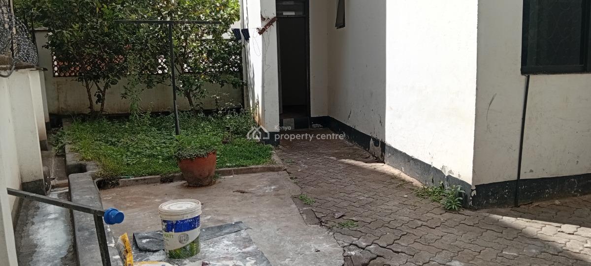 Five (5) Bedroom Two (2) Ensuite Townhouse with a Garden, Kilimani Estate, Kilimani, Nairobi, Townhouse for Rent