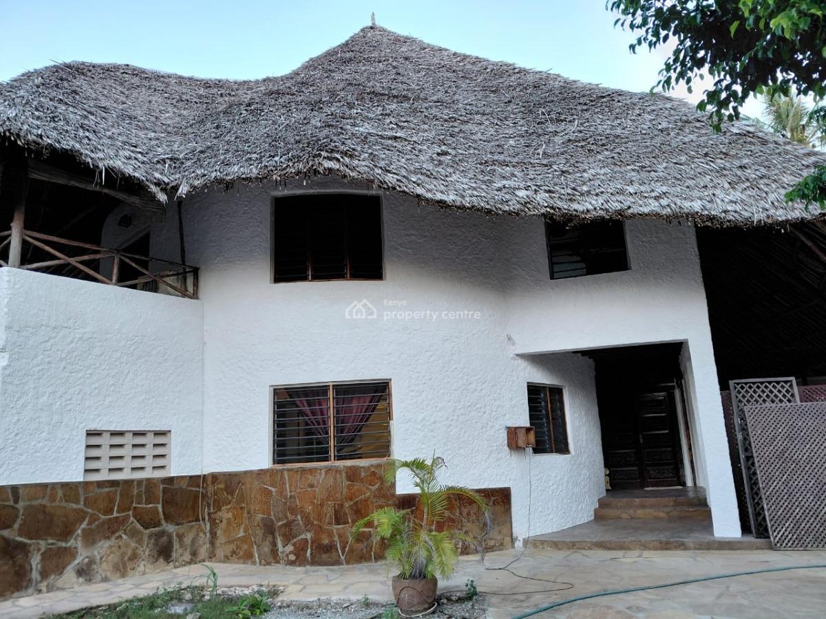 4 Bedrooms Sitting on Aquater of Acre Fulfurnished  Located in Watamu, Watamu, Watamu, Kilifi, Townhouse for Sale