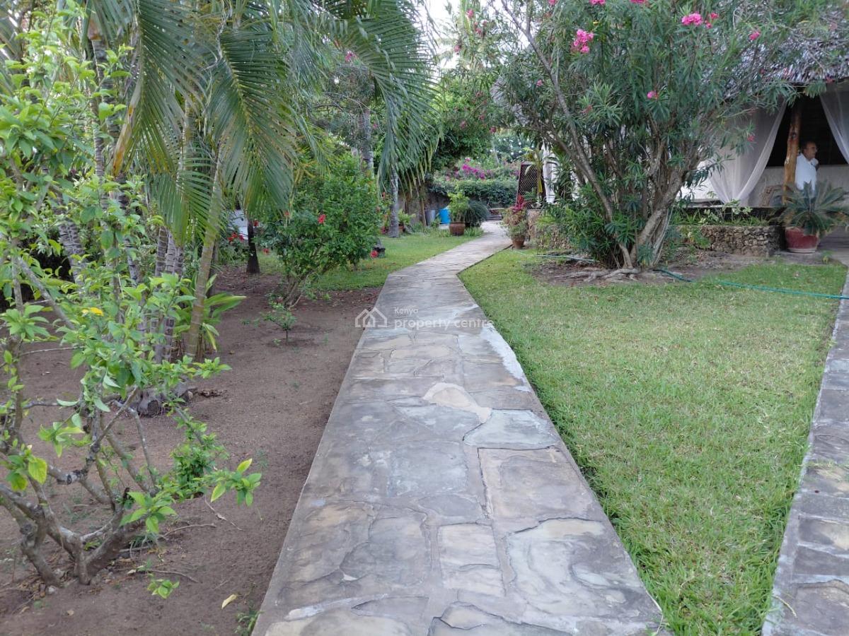 4 Bedrooms Sitting on Aquater of Acre Fulfurnished  Located in Watamu, Watamu, Watamu, Kilifi, Townhouse for Sale
