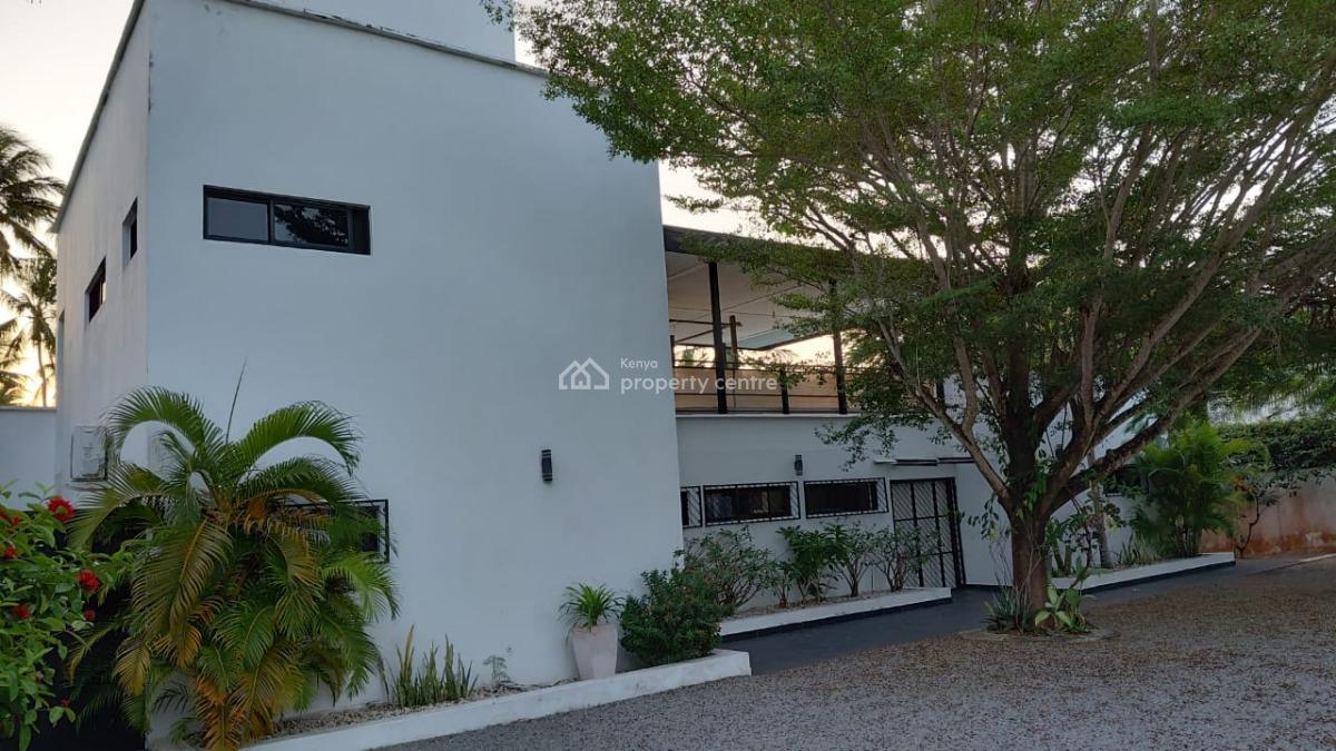 4 Bedrooms Sitting on 1/2 of an Acre Plot with a Very Big Garage for 5, Watamu Kilifi, Watamu, Kilifi, Townhouse for Sale