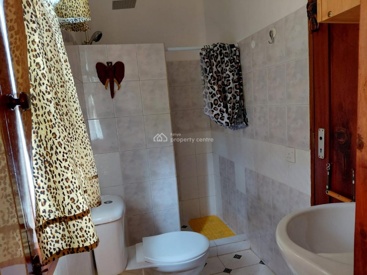 4 Bedroom House Sitting on 1/2 Acre Plot with Big Garage 3 Minutes Wal, Watamu, Watamu, Kilifi, Townhouse for Sale