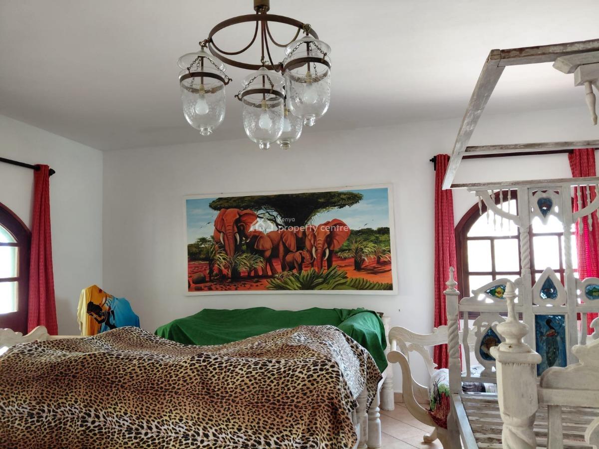 4 Bedroom House Sitting on 1/2 Acre Plot with Big Garage 3 Minutes Wal, Watamu, Watamu, Kilifi, Townhouse for Sale